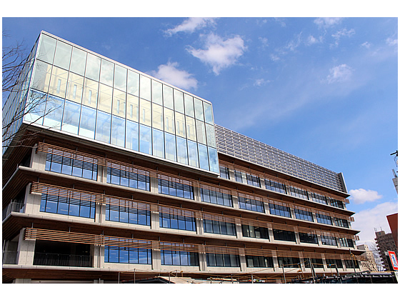 秋田市役所・南側 - No: 22477172写真素材なら「写真AC」無料 フリー ダウンロードOK