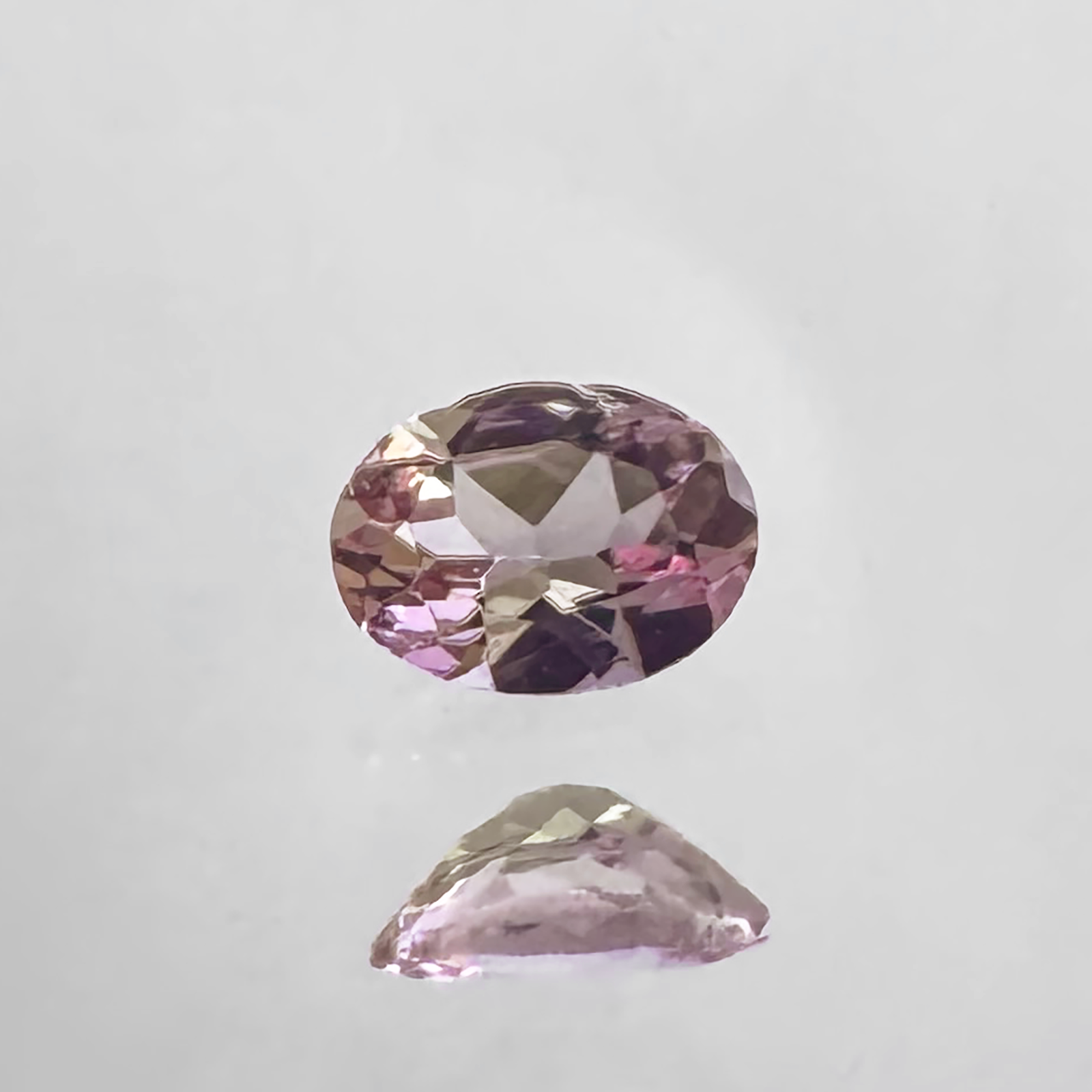 内閉鎖筋 起始：閉鎖膜の内面 閉鎖膜は寛骨の閉鎖孔に張られた線維性結合組織停止：転子窩 作用：股関節の外旋 神経：仙骨神経叢 補足：上双子筋・内閉鎖筋・下双子筋を寛骨三頭筋ともいいます。股関節外旋以上に、腸骨大腿靱帯とともに大腿骨頭を寛骨臼に密着させ