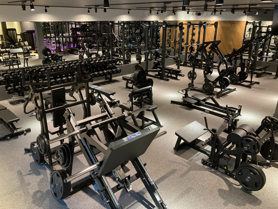 おつトレ様です❤️‍🔥今日は久しぶりに楓馬君 @f__u__workoutとエニタイムフィットネス門司店 @anytimefitness_mojiで🈴トレ❤️‍🔥初めて行きましたが、中々設備の良い店舗でした😊たまに他店舗行くと新鮮で良いですね⭕️ また合トレしましょう😁合トレ大好き