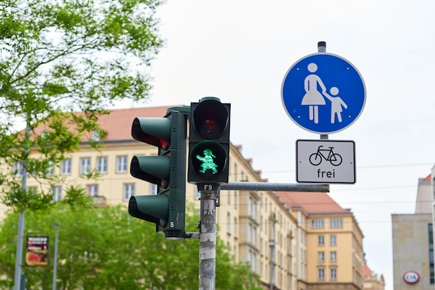 8. 歩行者ボタン付き信号機 — SunFounder Beginners Lab Kit ドキュメント