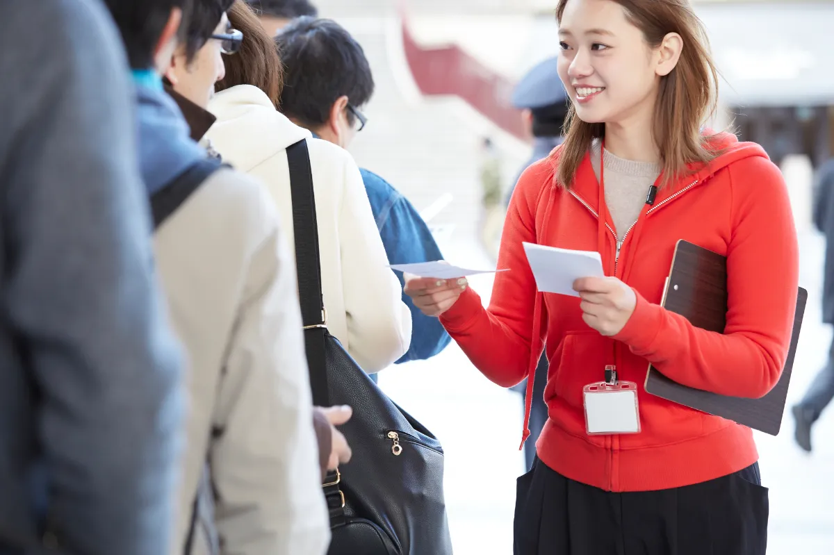 ビラ配りの写真素材23631442- PIXTA