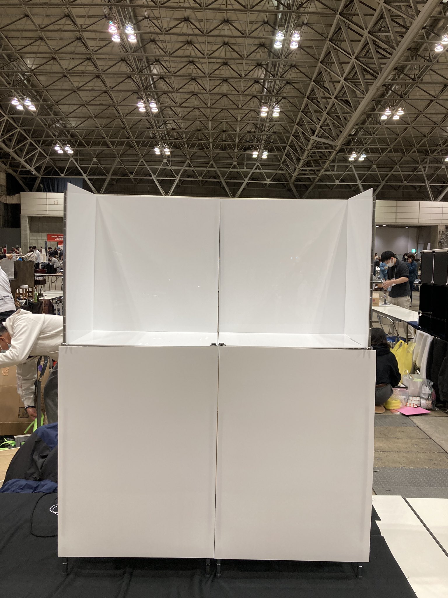 ダイソーの組み立てラック半透明パネルで部屋の囲いを手作り 画像