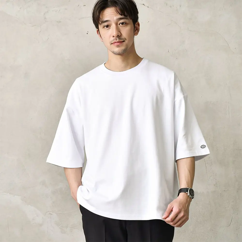 ジャケットの下に着る白Tシャツの選び方は？メンズのビジネスカジュアルのインナーにおすすめのTシャツを紹介