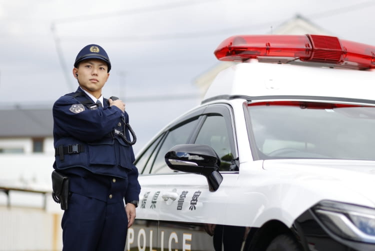 家庭訪問しても「本当に警察官？」と疑われ 「巡回連絡カード」の収集は警察署内が効果的 : 読売新聞