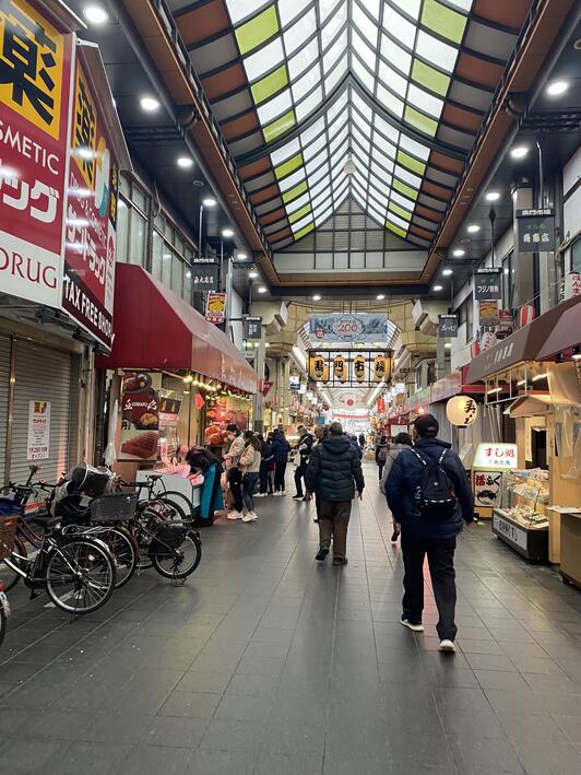 大阪の台所「黒門市場」の楽しみ方！食べ歩きやランチにおすすめな絶品グルメがめじろ押し楽天トラベル