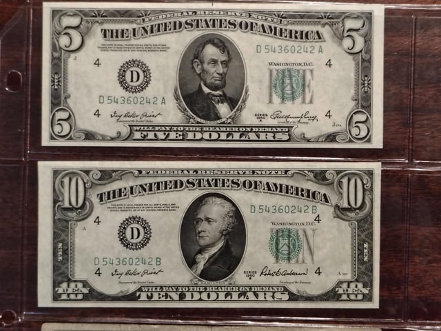 同じシリアル番号のお札 : r papermoney