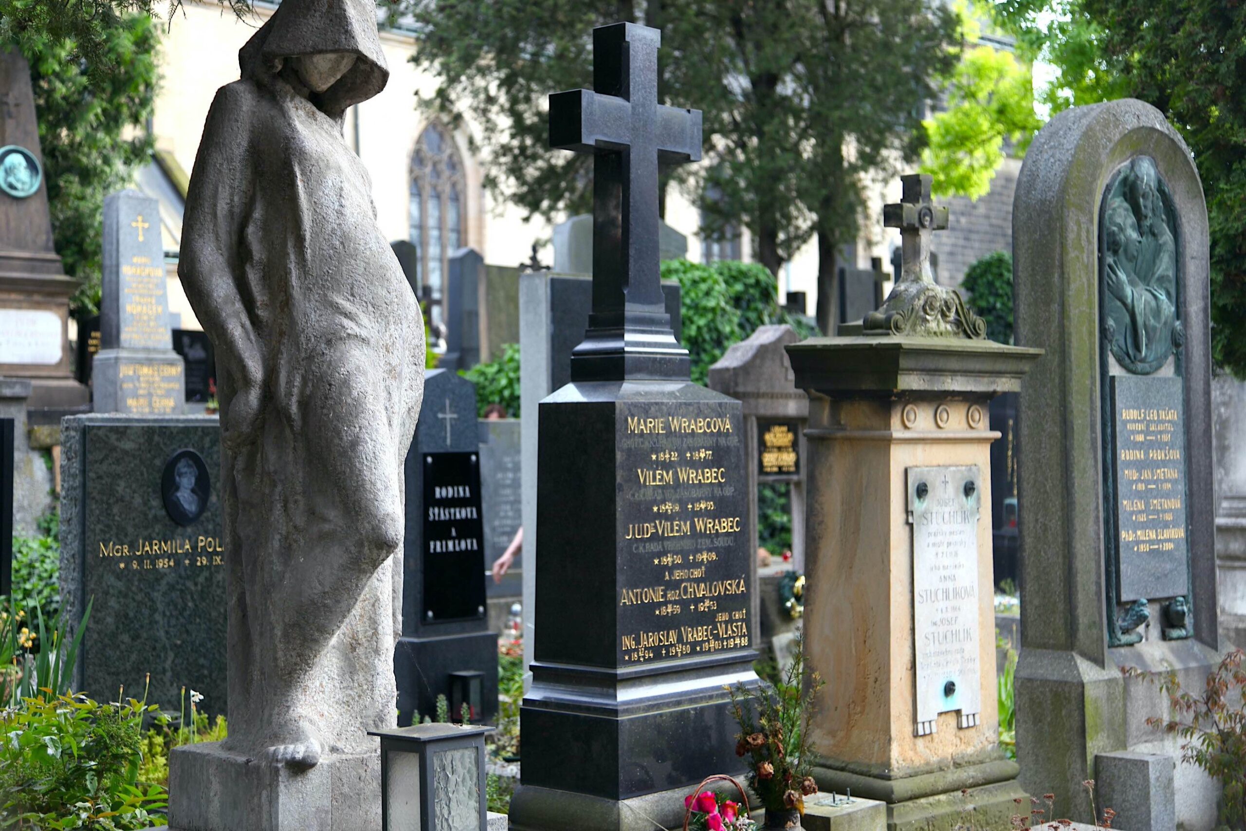 イスラエル警察、キリスト教墓地荒らしで10代少年2人を逮捕ARAB NEWS