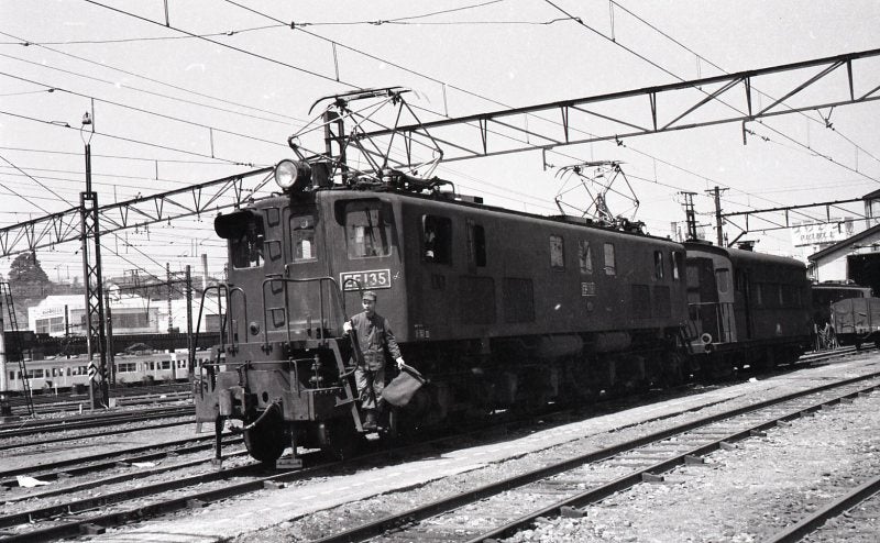 工事現場の交通誘導員による「合図」の意味を解説！自動車情報・ニュース WEB CARTOP