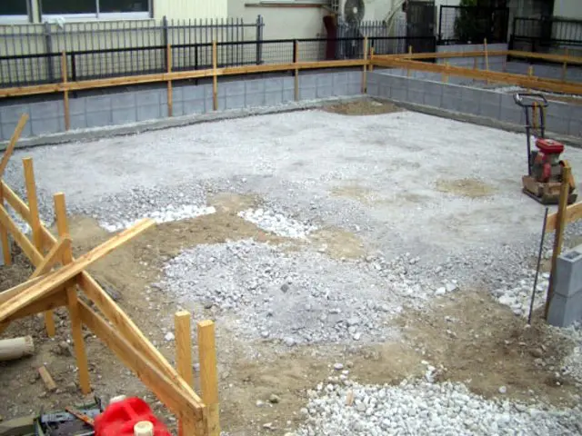 捨てコンクリート 捨てコン とは？役割や意味を解説リフォームと注文住宅のあういえを