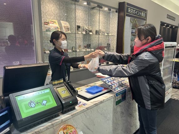 パチンコ店の接客スタッフ 土日祝メイン