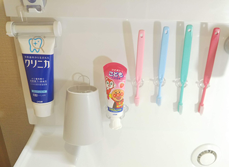 ダイソーのお品で解決した洗面所のコップ収納＊収納術や整理整頓のアイデア暮らしニスタ