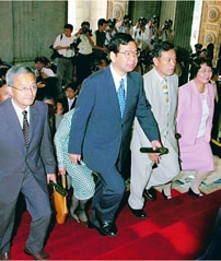 綿貫民輔のニュース・発言など最新記事 - 日本経済新聞