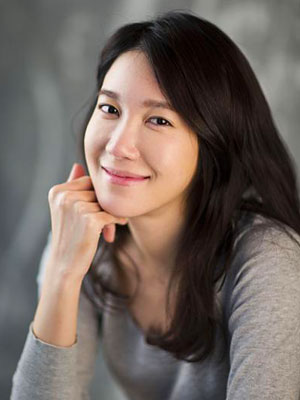 ペントハウス』女優イ・ジア、46歳でも抜群のスタイルを維持できるコツは？「旅行後は必ず太って帰るが 」cinemacafe.net