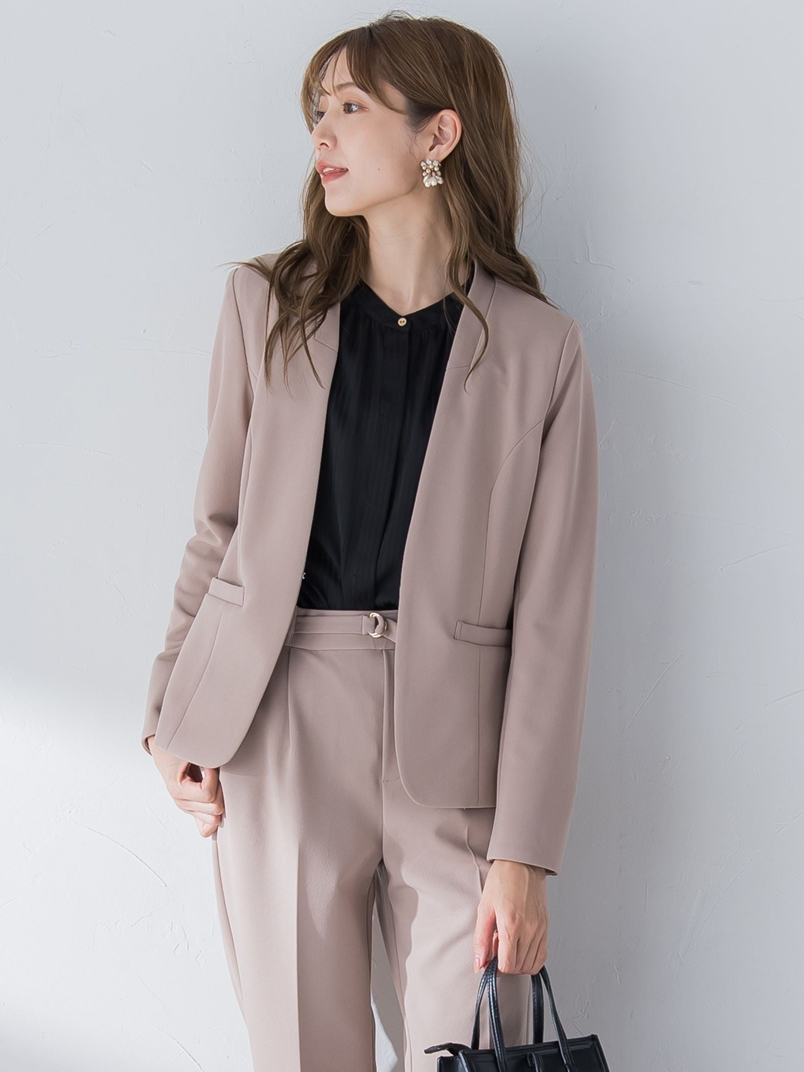 レディースのオフィスカジュアルとは？女性向け服装ルール・マナー解説とおすすめコーデ25選 - ENJOY ORDER MAGAZINE Ladies