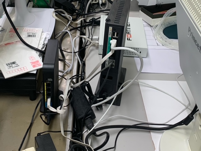 パソコン周りの配線