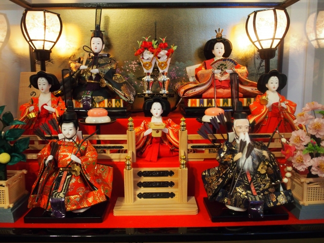 右大臣と左大臣の違い どっちが偉い!?位置 並び や役割などわかりやすく解説！日本史事典.com受験生のための日本史ポータルサイト