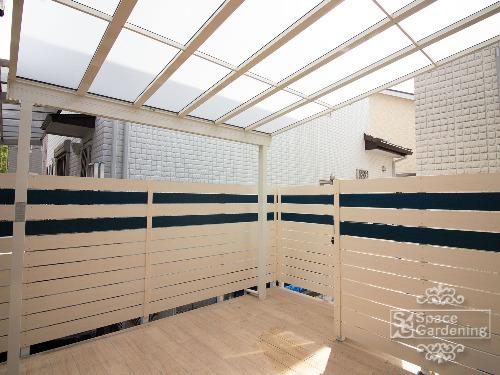 目隠しを兼ねたテラス屋根で、お洗濯物干しを便利にグリーンケアお庭のデザイン＆リフォーム