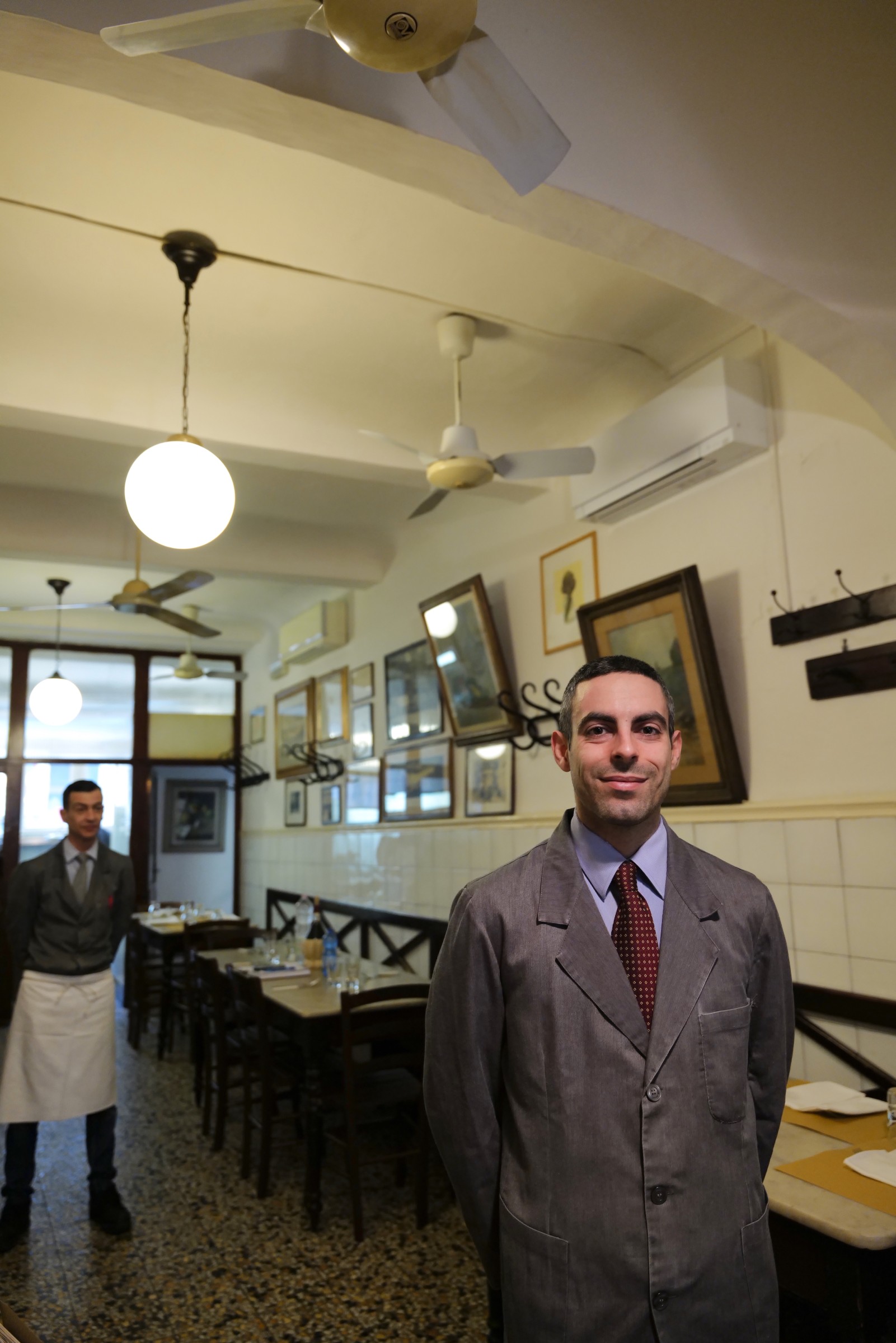 New カメリエーレの紹介！！ ビスボッチャのマイケルです。 最近ビスボッチャに新たなカメリエーレが加わりました！ 写真左側の彼の名前は フランチェスコ 長いので僕はフランコと呼んでいます で、南イタリアのナポリにある小さな島、イスキアと言う所が出身地で、彼の