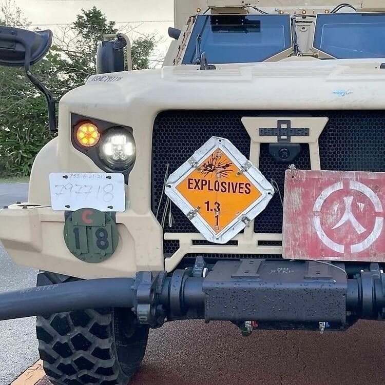 クルマの「Yナンバー」見たことある？ 実は専用「免許証」必須だった!? 米軍関係者車両に見られる「あまり知らない事情」とはくるまのニュース