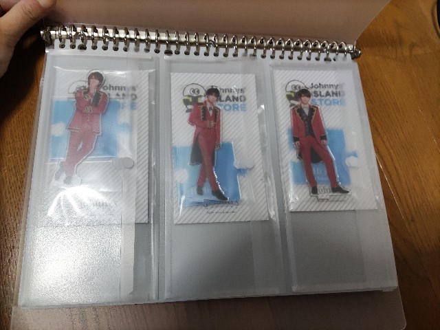 リクエストで頂いてた 雑誌の収納 についてまとめました！﻿ ﻿ 今回は無印良品で購入できるものです♡﻿ ﻿ ﻿後日100均のファイルとtvガイドalphaについて別でまとめますね！﻿ ※映画はB5です 間違えましたごめんなさい﻿ 100均・無印 良品などのオタクグッズ収納