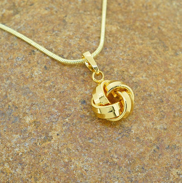 金張りジュエリーと金メッキジュエリーのあらゆる違い