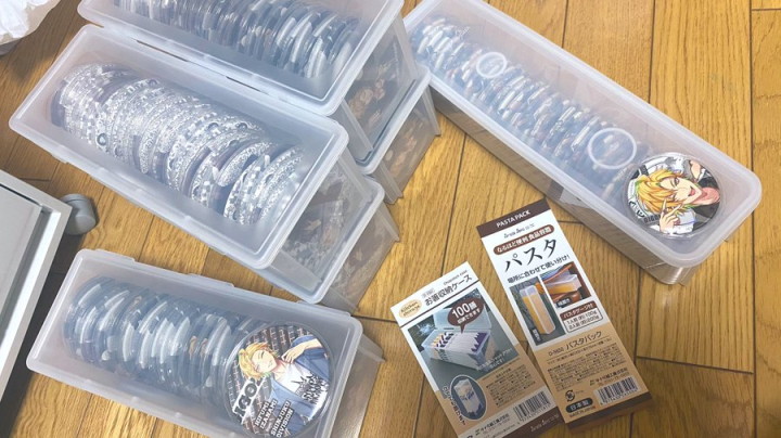 oshigoto_media￤推シゴトメディア. 缶バッジ収納にぴったりすぎる割り箸ケース‼️ 気づいたら増えてる缶バッジはこれにしまっとこ🙂‍↕️୨୧ ୨୧ ⁡ video by TikTok account → maitm023026 𝕋𝕙𝕒𝕟𝕜𝕪𝕠𝕦‬