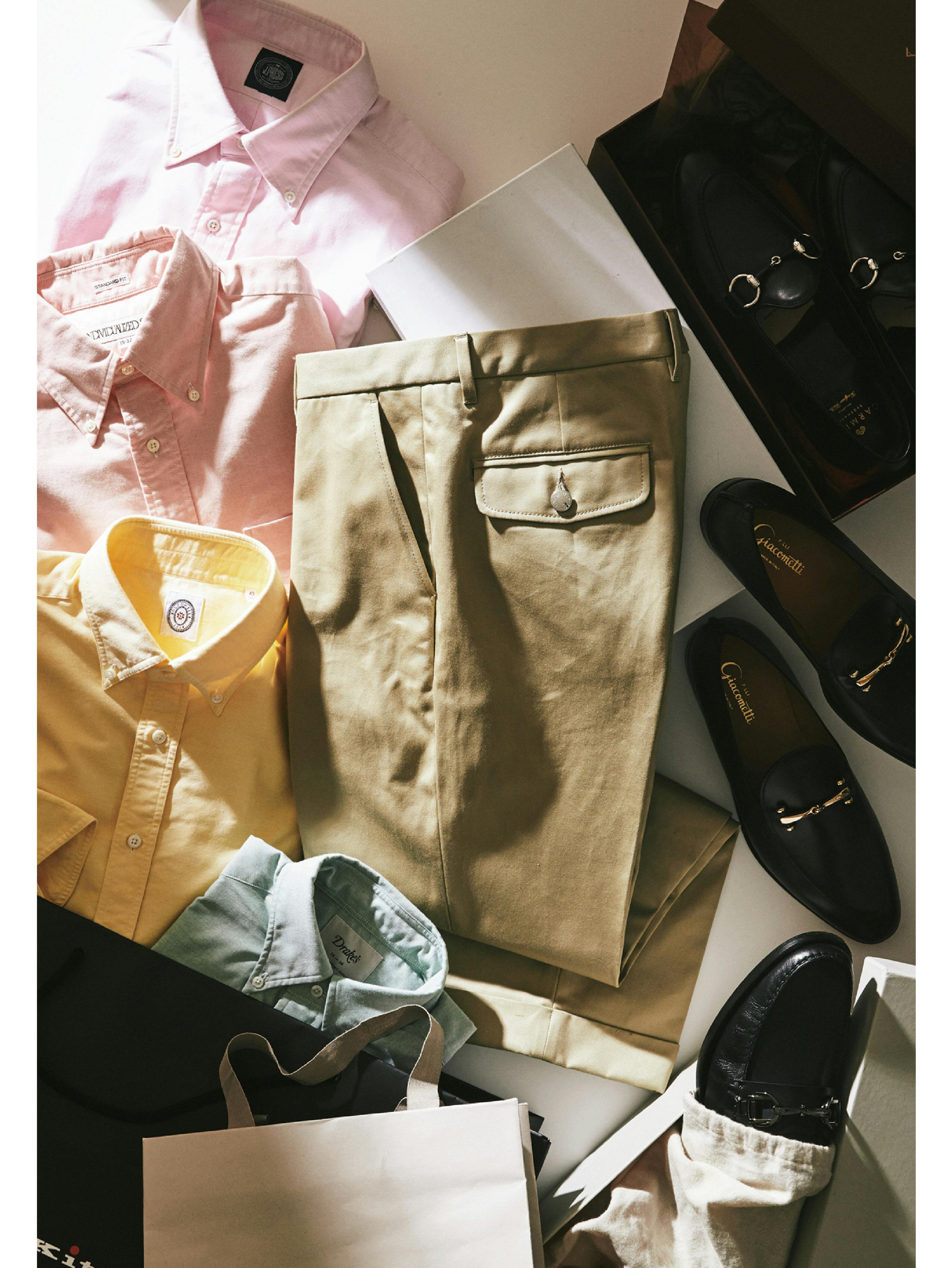 チノパン』人気が急浮上！クリーンな白シャツ合わせが今っぽいVERY