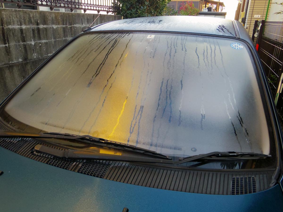 エアコンの水漏れ？車の下から水が垂れている原因を解説カーエアコンラボ