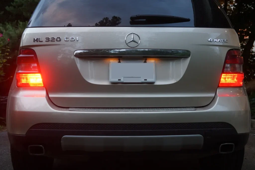 車のライトのつけ方とは？車のライトの種類とロービームやハイビームの違い、最新のオートライトとデイライト についても詳しく解説 初心者必見 編集部が語る自動車購入ノウハウ MOTA