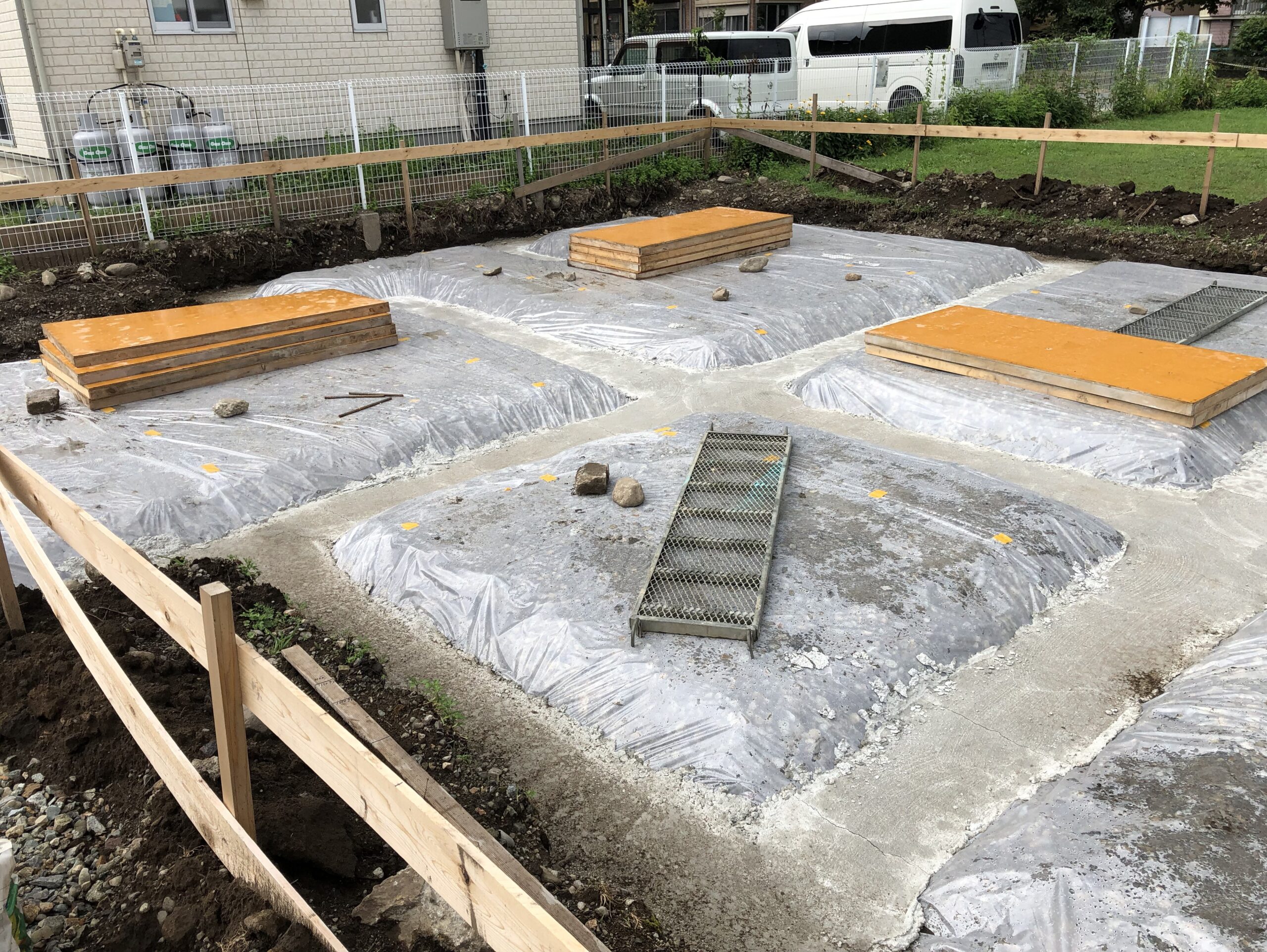 基礎の基礎、捨てコン自宅で開業、鮮やかなブルーの美容室