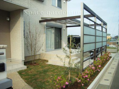 ハードウッド「ウリン」を使ったウッドデッキ＆目隠しフェンス 赤磐市M様岡山で建材・エクステリアの事なら三井商会へ