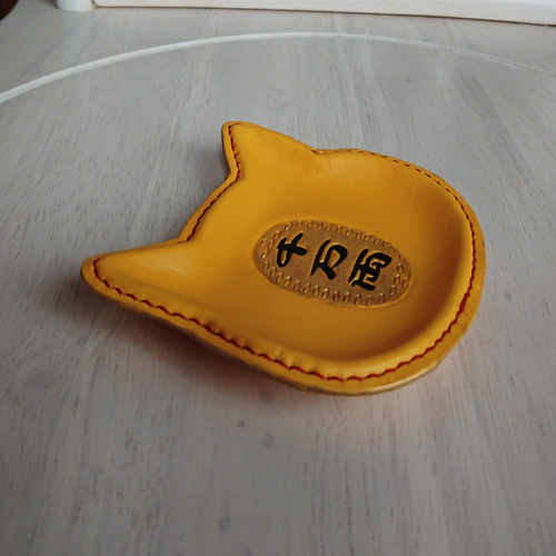 千万両の小判を持つ招き猫のイラスト素材272438013- イメージマート