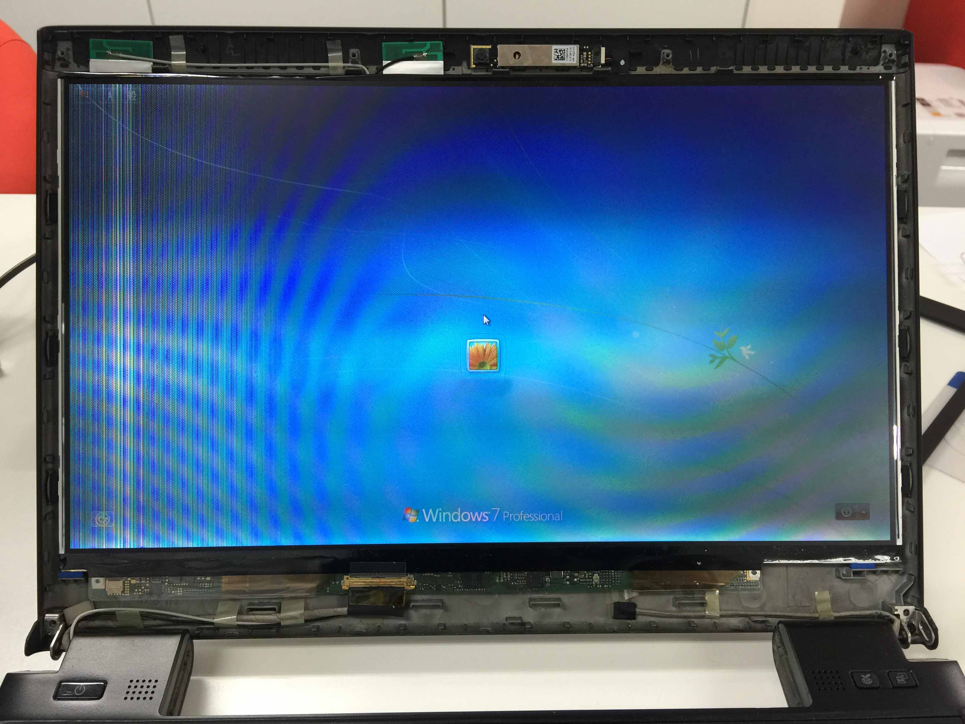 ノートパソコンの液晶割れ修理ピーシードクタ