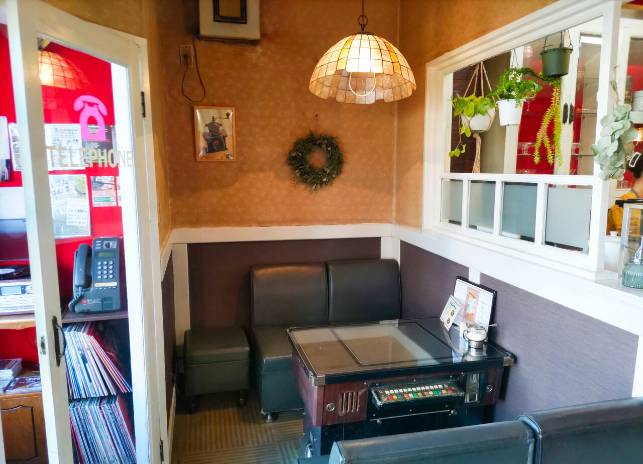 若い世代には理解できない老舗喫茶店のお知らせ「従業員不足のため数回の 電話の お取り次ぎは固くお断り致します」ロケットニュース24