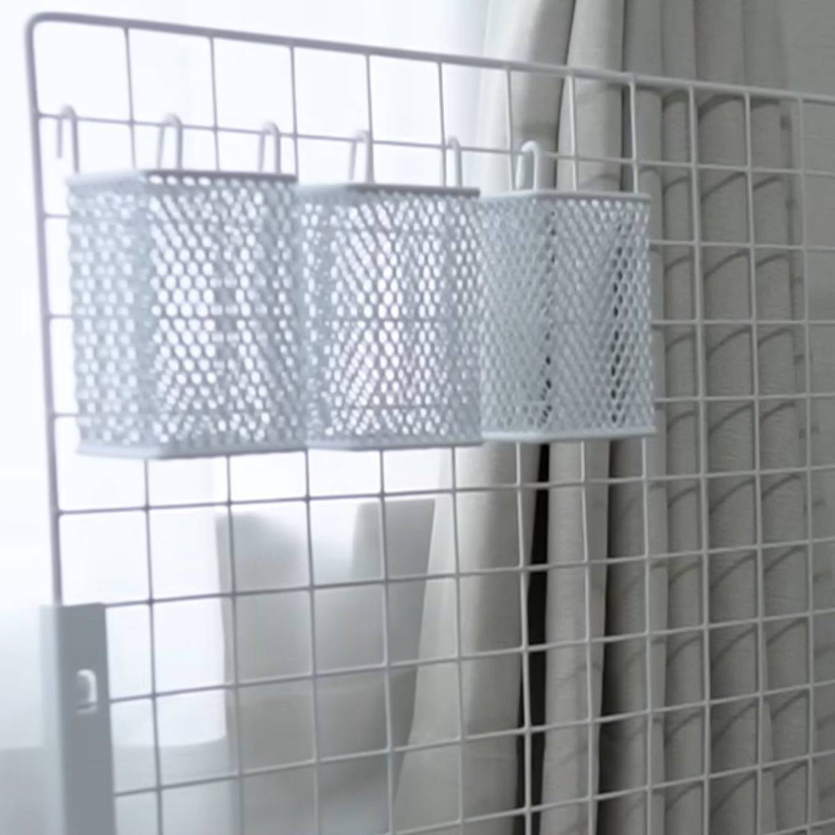 ダイソーの『ワイヤーネット用スタンド』で立てて使えて縦の収納に便利！買てみた