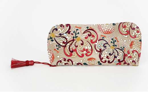 文庫屋大関 表参道店⢄ベーシックな長財布⢄ こんにちは👛 文庫屋「大関」表参道店です☺︎🔸ぐるっとファスナーの長財布 ¥29,920 税込 〜 大きく開いて仕切りもたくさんのベーシックな長財布です。 通帳も入る大容量サイズ🌟お出かけ先で記帳を済ませたい時も