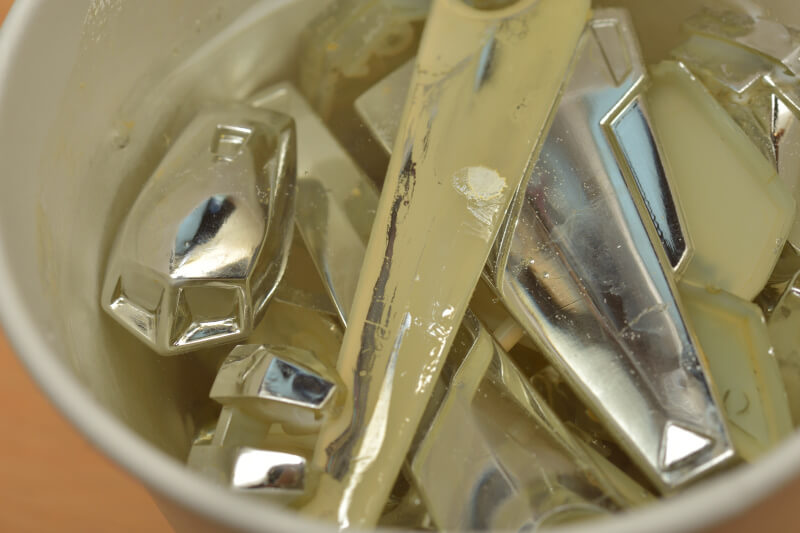 ホイール塗装に最適！とにかく剥がれないメッキ調塗料！徳用4本セット 送料1