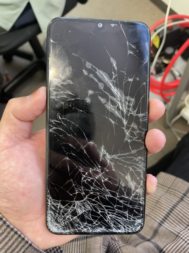 液晶が壊れたまま使い続けるとどんどん液漏れが広がっていき– iPhone修理を川崎でお探しならスマップル川崎店