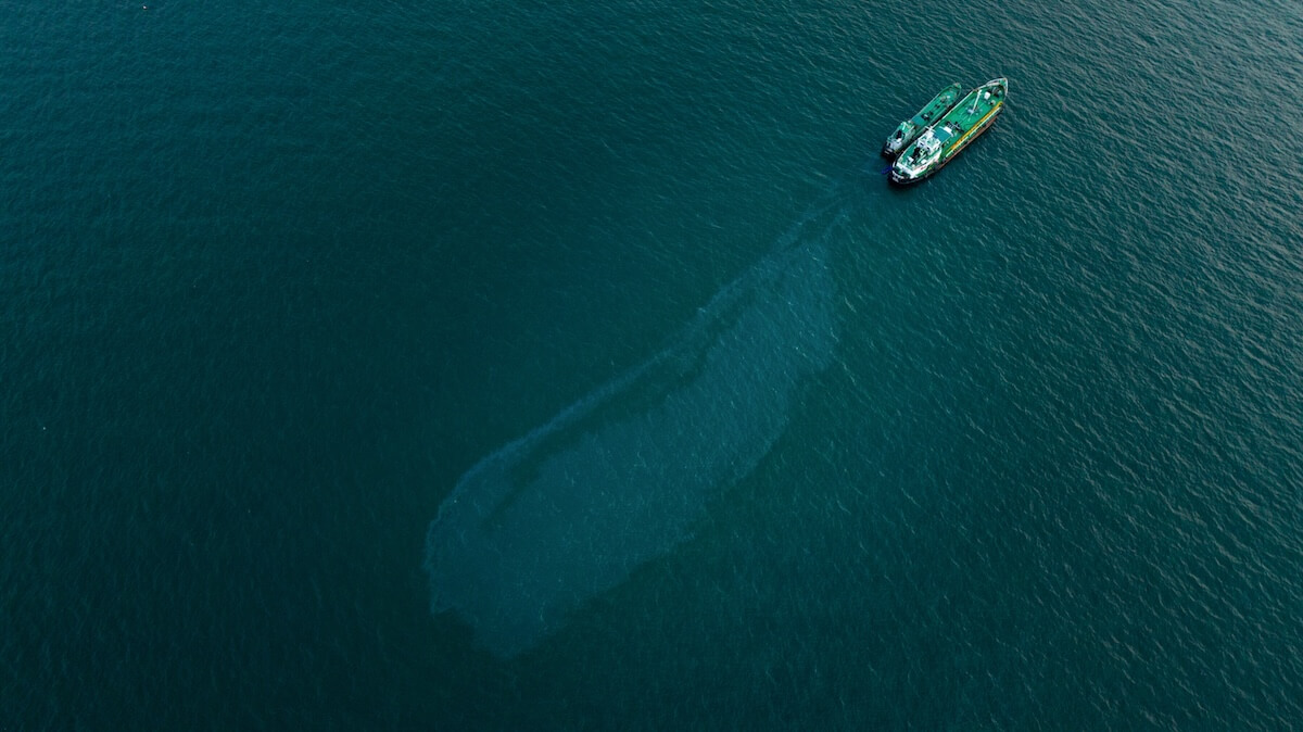 イエメンで放棄されたタンカーからの油流出を防ぐための時間切れ