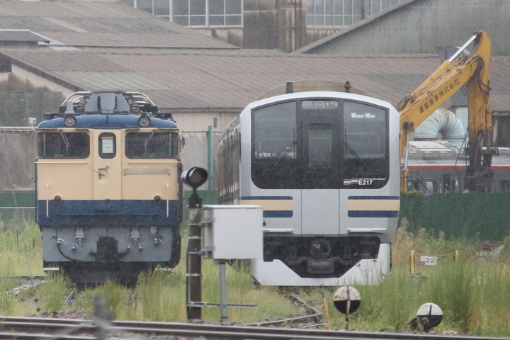 関東地方、某石灰鉱山 その4 廃車置場そうだ樹海、行こう