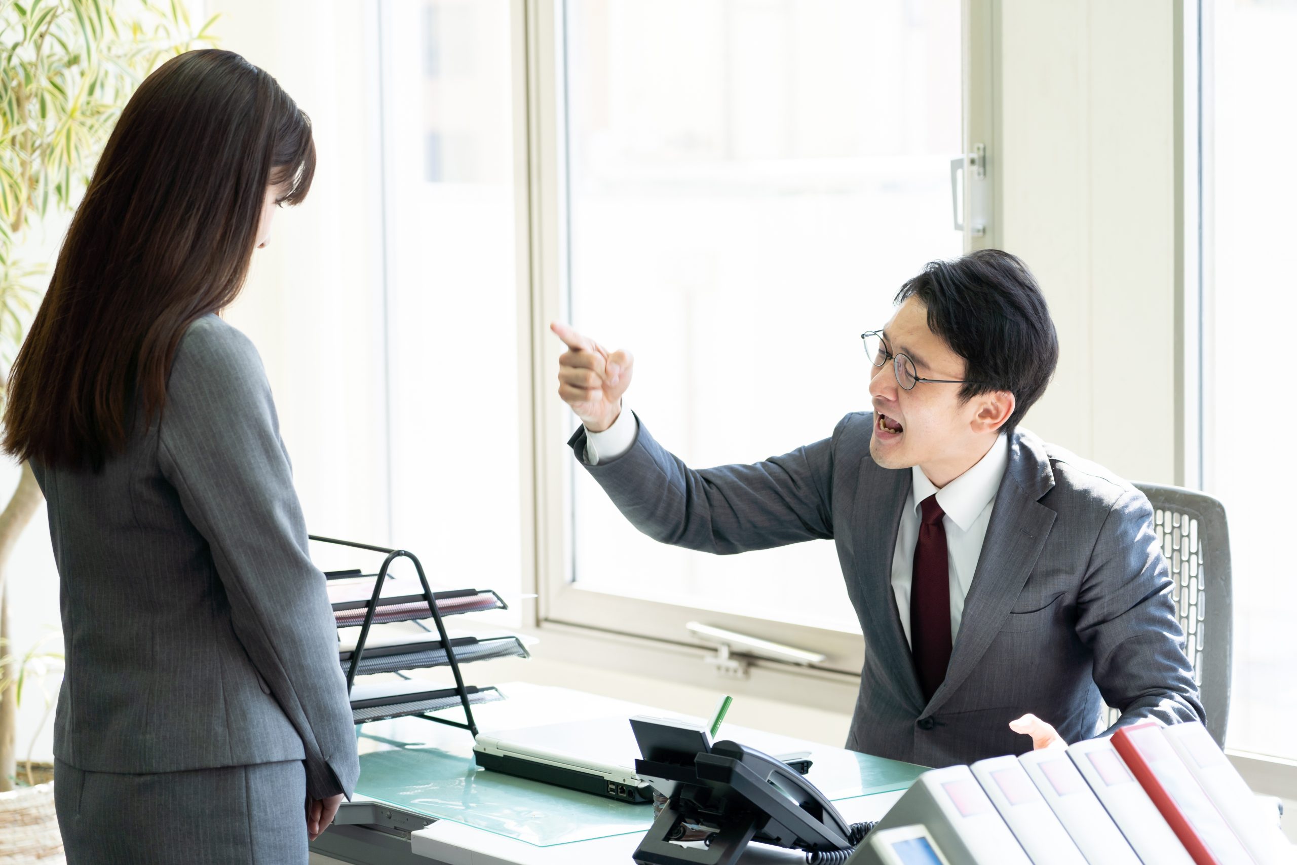 直接注意しない上司にスッキリしない！直接注意しない上司の心理と対処法