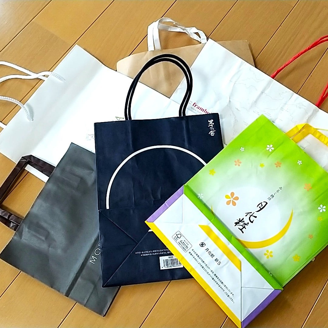 家にあるものでサッと片付く！紙袋を使った収納アイデア - RE -アールイ