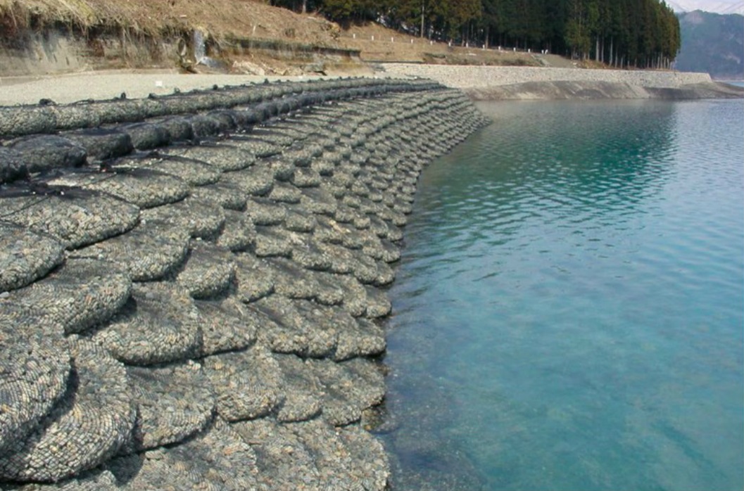 ナカダ産業E-ユニット 袋型根固め工法用袋材 袋詰玉石工 根固めネット の工事事例