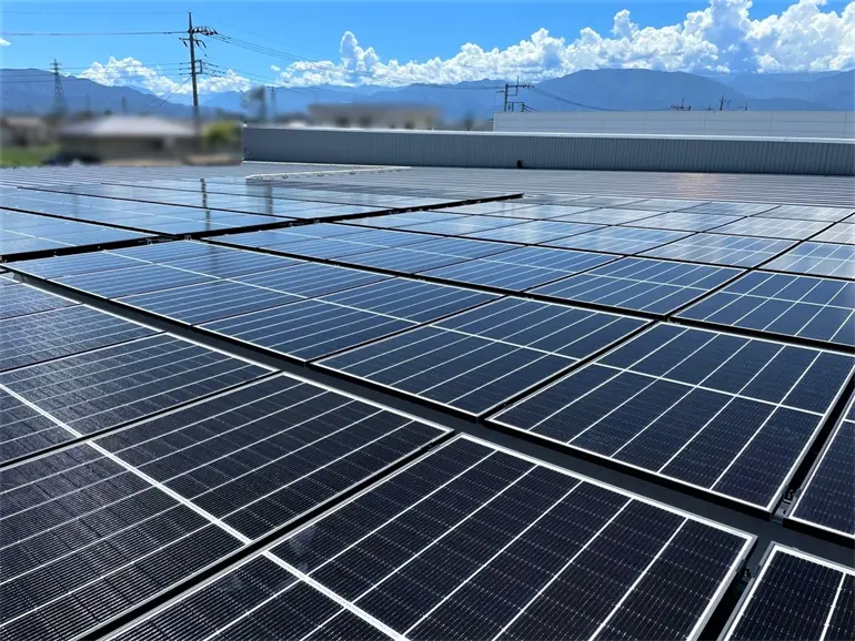 ヒラソル・エナジーと山梨県、老朽化の太陽光発電を再生 パネルを延命利用 - 日本経済新聞