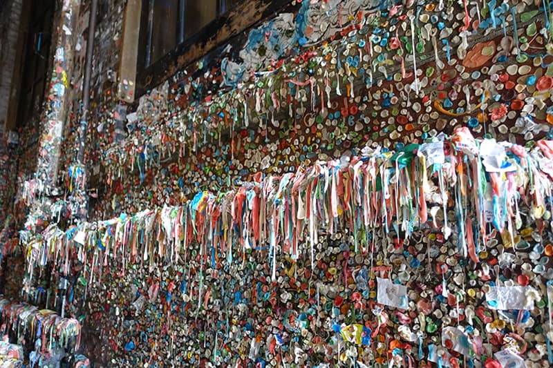 シアトルの不衛生な撮影スポット、ガムウォール ガムの壁Tekito Miler