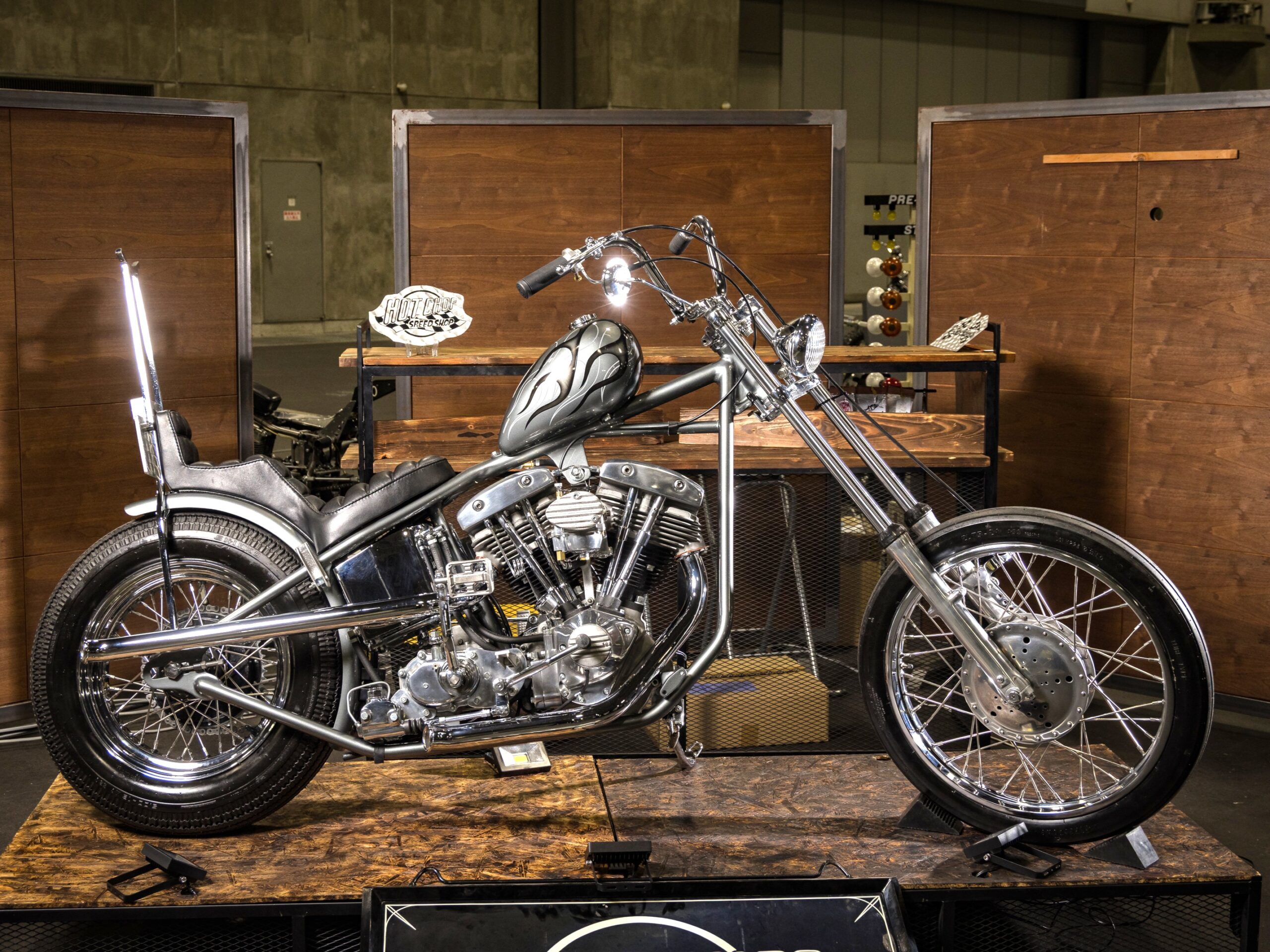 ハーレー ショベル FL 1979のフリスコチョッパー・ログリーズメタルワーク – CUSTOM FRONTカスタムフロントCUSTOMFRONT