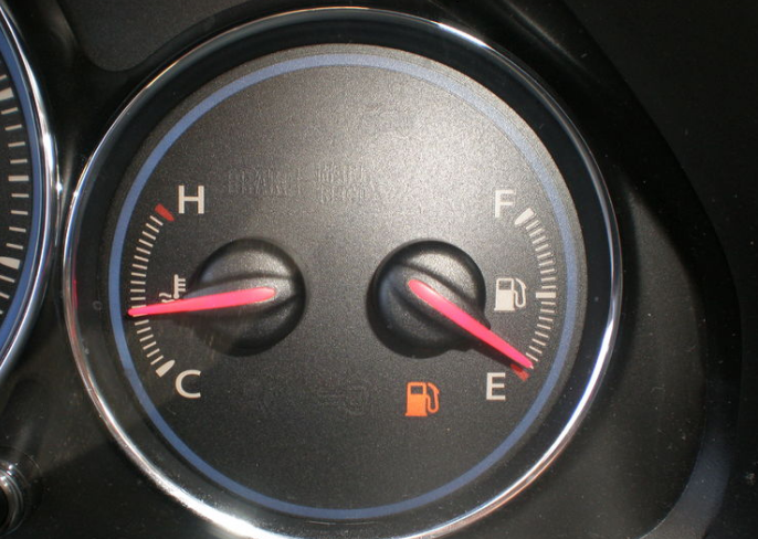 ガソリンメーターとは。マークの点滅・燃費計算チューリッヒ