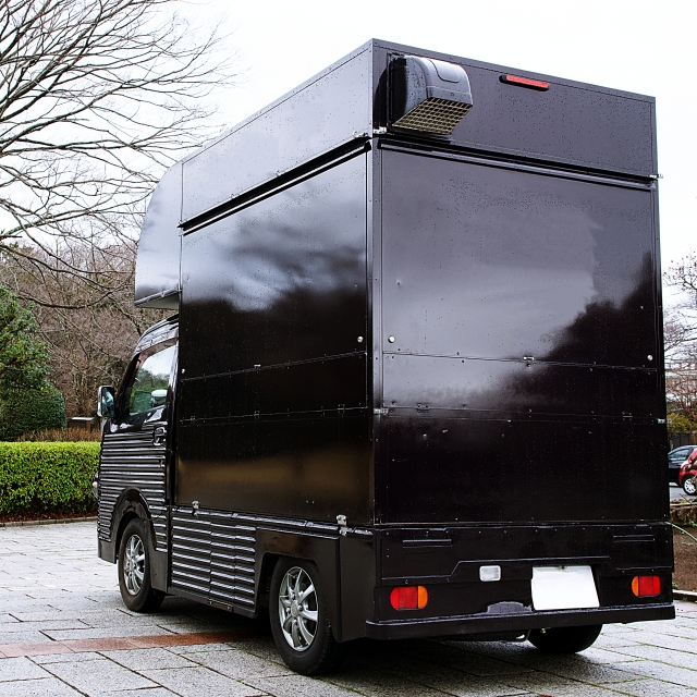 右サイドをフリップアップ式に 美味しいと安らぎをお届けする caffe carの製作^_^ハイエースカスタムハイエースキッチンカーキッチンカー移動販売車ハイエースキャンプハイエースハイルーフハイエーススーパーロング