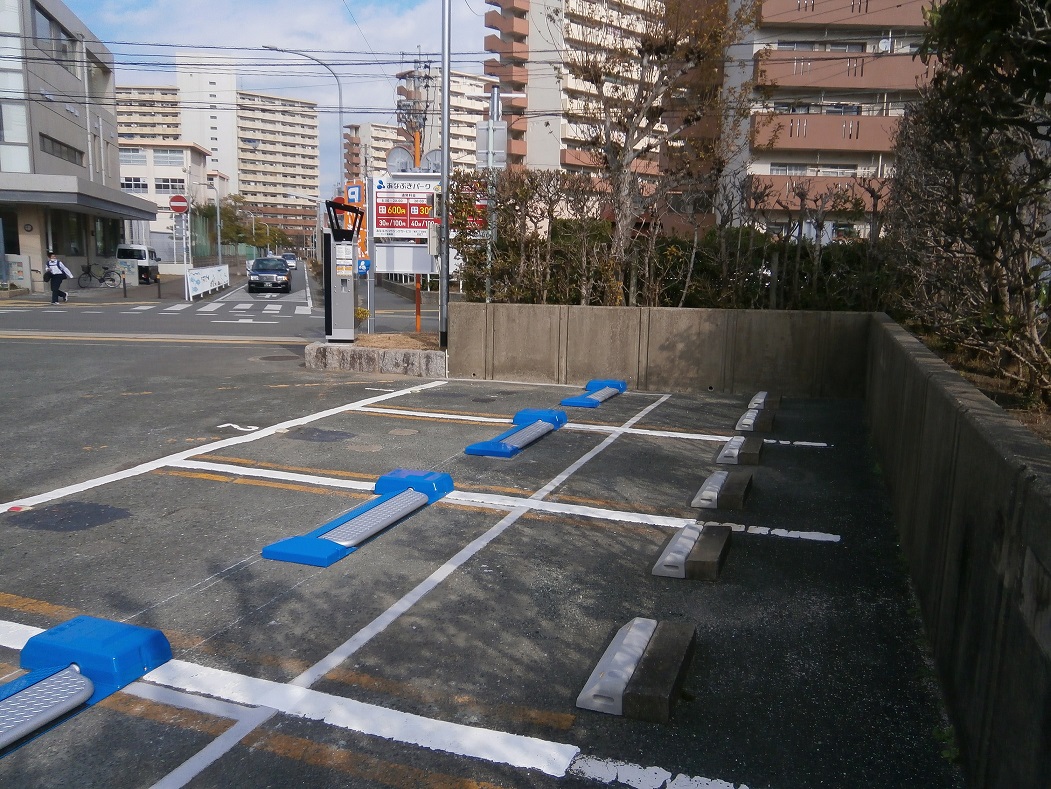 コインパーキングと車 夜写真素材6235756- フォトライブラリ