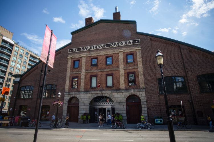St. Lawrence Market セントローレンスマーケット海外旅行・国内旅行のツアーやホテル予約はNEWT ニュート